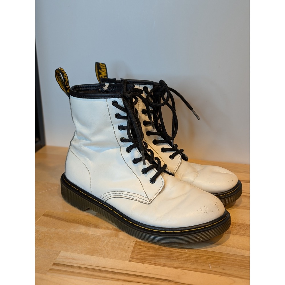 Dr. Martens White Leather Ankle Boots Iconic‎ Style Comfortable Size 5